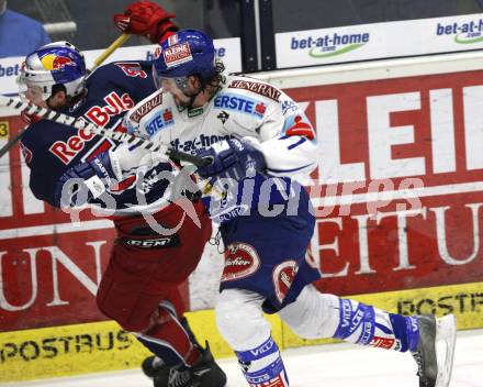 EBEL. Eishockey Bundesliga. EC Pasut VSV gegen EC Red Bull Salzburg. Kiel McLeod (VSV), Wilhelm Lanz (Salzburg). Villach, am 15.12.2009.
Foto: Kuess 


---
pressefotos, pressefotografie, kuess, qs, qspictures, sport, bild, bilder, bilddatenbank