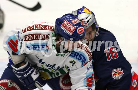 EBEL. Eishockey Bundesliga. EC Pasut VSV gegen EC Red Bull Salzburg. Christian Ban (VSV), Ryan Duncan (Salzburg). Villach, am 15.12.2009.
Foto: Kuess 


---
pressefotos, pressefotografie, kuess, qs, qspictures, sport, bild, bilder, bilddatenbank