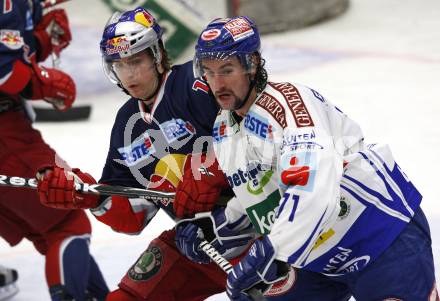 EBEL. Eishockey Bundesliga. EC Pasut VSV gegen EC Red Bull Salzburg. Kiel McLeod (VSV), Jonathan Filewich (Salzburg). Villach, am 15.12.2009.
Foto: Kuess 


---
pressefotos, pressefotografie, kuess, qs, qspictures, sport, bild, bilder, bilddatenbank