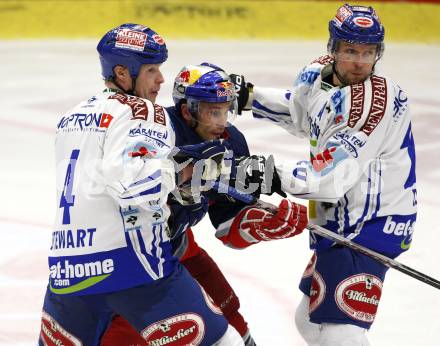 EBEL. Eishockey Bundesliga. EC Pasut VSV gegen EC Red Bull Salzburg. Mike Stewart, Mickey Elick (VSV), Thomas Koch (Salzburg). Villach, am 15.12.2009.
Foto: Kuess 


---
pressefotos, pressefotografie, kuess, qs, qspictures, sport, bild, bilder, bilddatenbank