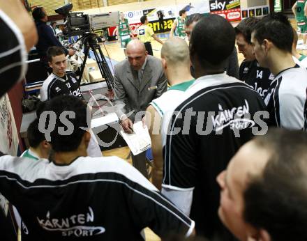 Basketball Bundesliga. Woerthersee Piraten gegen Kapfenberg Bulls. Trainer Nenad Videka (Piraten). Klagenfurt, 14.12.2009
Foto: Kuess

---
pressefotos, pressefotografie, kuess, qs, qspictures, sport, bild, bilder, bilddatenbank