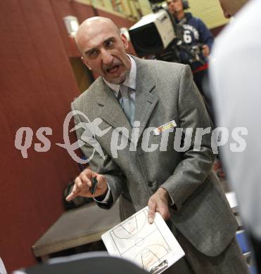 Basketball Bundesliga. Woerthersee Piraten gegen Kapfenberg Bulls. Trainer Nenad Videka (Piraten). Klagenfurt, 14.12.2009
Foto: Kuess

---
pressefotos, pressefotografie, kuess, qs, qspictures, sport, bild, bilder, bilddatenbank