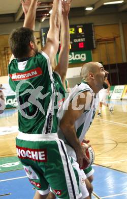 Basketball Bundesliga. Woerthersee Piraten gegen Kapfenberg Bulls. Joachim Buggelsheim (Piraten), Samuel Knabl (Kapfenberg). Klagenfurt, 14.12.2009
Foto: Kuess

---
pressefotos, pressefotografie, kuess, qs, qspictures, sport, bild, bilder, bilddatenbank