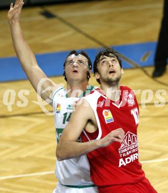 Basketball Bundesliga. Woerthersee Piraten gegen Arkadia Traiskirchen Lions. Maximilian Kunovjanek (Piraten), BRALOVIC Milan (Traiskirchen). Klagenfurt, 19.12.2009
Foto: Kuess

---
pressefotos, pressefotografie, kuess, qs, qspictures, sport, bild, bilder, bilddatenbank