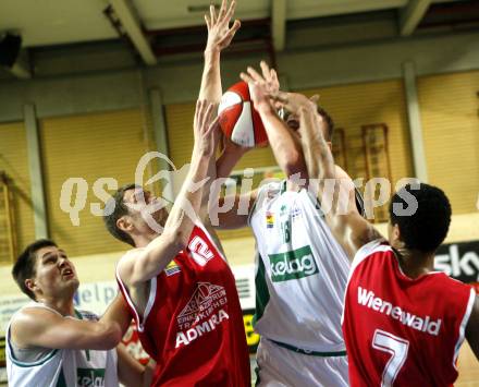 Basketball Bundesliga. Woerthersee Piraten gegen Arkadia Traiskirchen Lions. Bernhard Weber, Rasid Mahalbasic (Piraten), DILYS Vilmantas, RODERICK Terrence (Traiskirchen). Klagenfurt, 19.12.2009
Foto: Kuess

---
pressefotos, pressefotografie, kuess, qs, qspictures, sport, bild, bilder, bilddatenbank