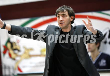 Basketball Bundesliga. Woerthersee Piraten gegen Arkadia Traiskirchen Lions. Trainer Traiskirchen Andrea Maghelli,. Klagenfurt, 19.12.2009
Foto: Kuess

---
pressefotos, pressefotografie, kuess, qs, qspictures, sport, bild, bilder, bilddatenbank