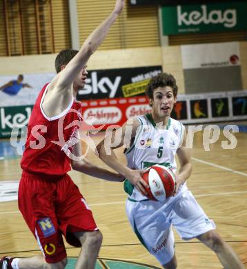 Basketball Bundesliga. Woerthersee Piraten gegen Arkadia Traiskirchen Lions. Sebastian Schaal (Piraten), DILYS Vilmantas (Traiskirchen). Klagenfurt, 19.12.2009
Foto: Kuess

---
pressefotos, pressefotografie, kuess, qs, qspictures, sport, bild, bilder, bilddatenbank