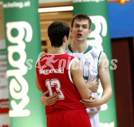 Basketball Bundesliga. Woerthersee Piraten gegen Arkadia Traiskirchen Lions. Rasid Mahalbasic (Piraten), DRENOVAC Djordje (Traiskirchen). Klagenfurt, 19.12.2009
Foto: Kuess

---
pressefotos, pressefotografie, kuess, qs, qspictures, sport, bild, bilder, bilddatenbank