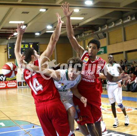 Basketball Bundesliga. Woerthersee Piraten gegen Arkadia Traiskirchen Lions. Sebastian Schaal (Piraten), RODERICK Terrence, SKURDAUSKAS Pranas (Traiskirchen). Klagenfurt, 19.12.2009
Foto: Kuess

---
pressefotos, pressefotografie, kuess, qs, qspictures, sport, bild, bilder, bilddatenbank