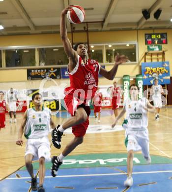 Basketball Bundesliga. Woerthersee Piraten gegen Arkadia Traiskirchen Lions. RODERICK Terrence (Traiskirchen). Klagenfurt, 19.12.2009
Foto: Kuess

---
pressefotos, pressefotografie, kuess, qs, qspictures, sport, bild, bilder, bilddatenbank