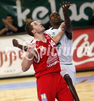 Basketball Bundesliga. Woerthersee Piraten gegen Arkadia Traiskirchen Lions. Phil McCandies (Piraten), SKURDAUSKAS Pranas (Traiskirchen). Klagenfurt, 19.12.2009
Foto: Kuess

---
pressefotos, pressefotografie, kuess, qs, qspictures, sport, bild, bilder, bilddatenbank