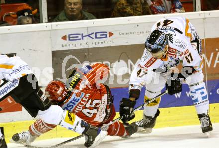 EBEL. Eishockey Bundesliga. KAC gegen EHC LIWEST Linz. David Schuller,  (KAC), Rich Bronilla (Linz). Klagenfurt, am 20.12.2009.
Foto: Kuess 

---
pressefotos, pressefotografie, kuess, qs, qspictures, sport, bild, bilder, bilddatenbank