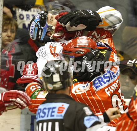 EBEL. Eishockey Bundesliga. KAC gegen EHC LIWEST Linz. Rauferrei, Schlaegerei. Kirk Furey, (KAC), Patrick Leahy  (Linz). Klagenfurt, am 20.12.2009.
Foto: Kuess 

---
pressefotos, pressefotografie, kuess, qs, qspictures, sport, bild, bilder, bilddatenbank