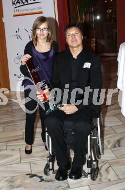 Sportlergala 2009. Behindertensportler des Jahres 2009. Slalom-Staatsmeisterin Kristina Köck und Handbiker Klaus Dolleschal. Casineum Velden, am 21.12.2009.
Foto: Kuess 

---
pressefotos, pressefotografie, kuess, qs, qspictures, sport, bild, bilder, bilddatenbank