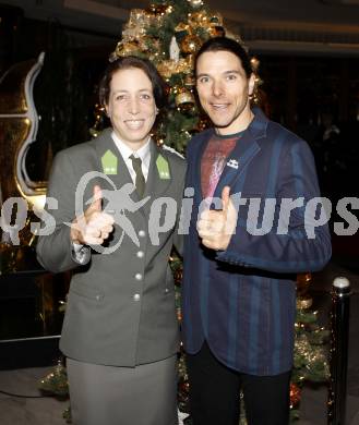 Sportlergala 2009. Kaerntner Sportlerin und Kaerntner Sportler des Jahres 2009. Michaela Taupe-Traer (Rudern) und Siegi Grabner (Snowboard). Casineum Velden, am 21.12.2009.
Foto: Kuess 
---
pressefotos, pressefotografie, kuess, qs, qspictures, sport, bild, bilder, bilddatenbank