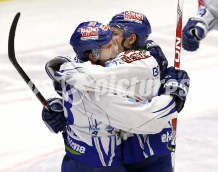 EBEL. Eishockey Bundesliga. EC Pasut VSV gegen HDD TILIA Olimpija Ljubljana, Laibach.  Torjubel Benjamin Petrik, Philipp Pinter (VSV). Villach, am 27.12.2008.
Foto: Kuess 


---
pressefotos, pressefotografie, kuess, qs, qspictures, sport, bild, bilder, bilddatenbank