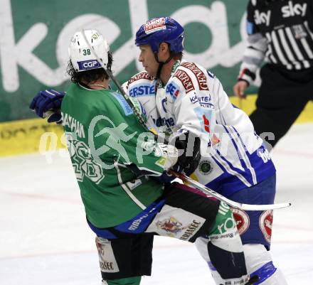 EBEL. Eishockey Bundesliga. EC Pasut VSV gegen HDD TILIA Olimpija Ljubljana, Laibach.  Mike Stewart, (VSV), Frank Banham (Ljubljana). Villach, am 29.12.2008.
Foto: Kuess 


---
pressefotos, pressefotografie, kuess, qs, qspictures, sport, bild, bilder, bilddatenbank