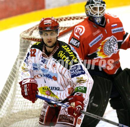 EBEL. Eishockey Bundesliga. HK Acroni Jesenice  gegen KAC.  Jason MORGAN (KAC), GRUMET-MORRIS  Dov  (Jesenice). Jesenice, am 29.12.2009.
Foto: Kuess 

---
pressefotos, pressefotografie, kuess, qs, qspictures, sport, bild, bilder, bilddatenbank