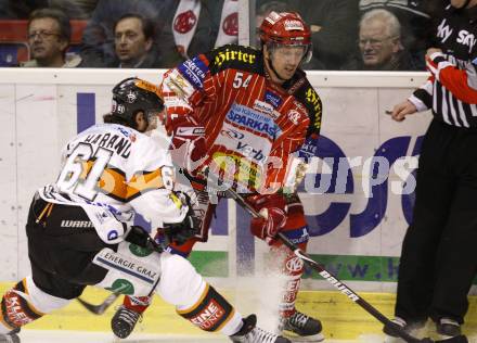 EBEL. Eishockey Bundesliga. KAC gegen  Graz 99ers.  Andrew Schneider, (KAC),  Christoph Harand (Graz). Klagenfurt, am 1.1.2010.
Foto: Kuess 

---
pressefotos, pressefotografie, kuess, qs, qspictures, sport, bild, bilder, bilddatenbank