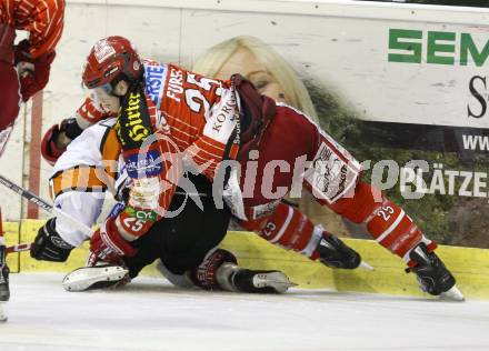 EBEL. Eishockey Bundesliga. KAC gegen  Graz 99ers.  Kirk Furey,(KAC),   Harry Lange (Graz). Klagenfurt, am 1.1.2010.
Foto: Kuess 

---
pressefotos, pressefotografie, kuess, qs, qspictures, sport, bild, bilder, bilddatenbank