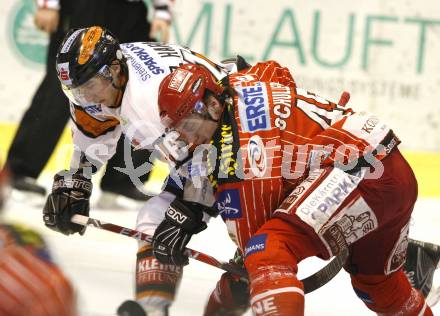 EBEL. Eishockey Bundesliga. KAC gegen  Graz 99ers.  David Schuller, (KAC), Patrick Harand (Graz). Klagenfurt, am 1.1.2010.
Foto: Kuess 

---
pressefotos, pressefotografie, kuess, qs, qspictures, sport, bild, bilder, bilddatenbank