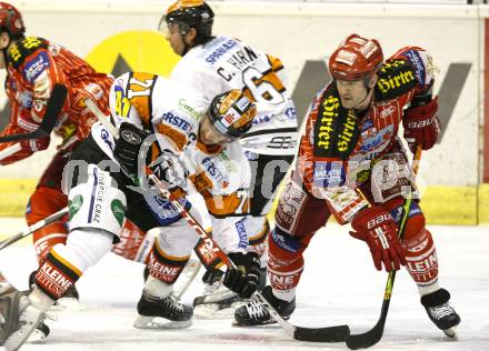 EBEL. Eishockey Bundesliga. KAC gegen  Graz 99ers.  Jeff Shantz,(KAC),  Harry Lange (Graz). Klagenfurt, am 1.1.2010.
Foto: Kuess 

---
pressefotos, pressefotografie, kuess, qs, qspictures, sport, bild, bilder, bilddatenbank