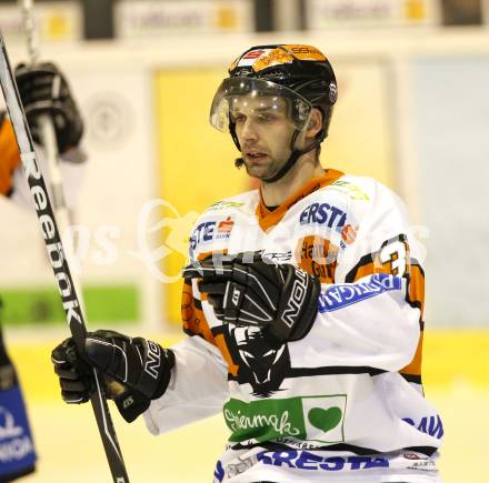 EBEL. Eishockey Bundesliga. KAC gegen  Graz 99ers.  Torjubel Jean Philippe Pare  (Graz). Klagenfurt, am 1.1.2010.
Foto: Kuess 

---
pressefotos, pressefotografie, kuess, qs, qspictures, sport, bild, bilder, bilddatenbank