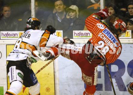 EBEL. Eishockey Bundesliga. KAC gegen  Graz 99ers. Martin Schumnig,  (KAC), Mark Brunnegger (Graz). Klagenfurt, am 1.1.2010.
Foto: Kuess 

---
pressefotos, pressefotografie, kuess, qs, qspictures, sport, bild, bilder, bilddatenbank