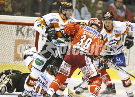 EBEL. Eishockey Bundesliga. KAC gegen  Graz 99ers.  Jeff Shantz, (KAC), Victor Lindgren (Graz). Klagenfurt, am 1.1.2010.
Foto: Kuess 

---
pressefotos, pressefotografie, kuess, qs, qspictures, sport, bild, bilder, bilddatenbank