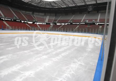 EBEL. Eishockey Bundesliga. Freiluftderby KAC gegen VSV. Vorberichte. Aufbauarbeiten. Klagenfurt, am 2.1.2010.
Foto: Kuess
---
pressefotos, pressefotografie, kuess, qs, qspictures, sport, bild, bilder, bilddatenbank