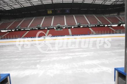 EBEL. Eishockey Bundesliga. Freiluftderby KAC gegen VSV. Vorberichte. Aufbauarbeiten. Klagenfurt, am 2.1.2010.
Foto: Kuess
---
pressefotos, pressefotografie, kuess, qs, qspictures, sport, bild, bilder, bilddatenbank