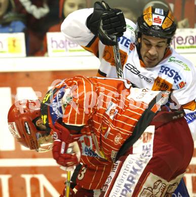 EBEL. Eishockey Bundesliga. KAC gegen  Graz 99ers. Johannes Reichel (KAC),  Warren Norris (Graz). Klagenfurt, am 1.1.2010.
Foto: Kuess 

---
pressefotos, pressefotografie, kuess, qs, qspictures, sport, bild, bilder, bilddatenbank