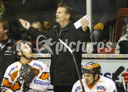 EBEL. Eishockey Bundesliga. KAC gegen  Graz 99ers.  Trainer Bill Gilligan (Graz). Klagenfurt, am 1.1.2010.
Foto: Kuess 

---
pressefotos, pressefotografie, kuess, qs, qspictures, sport, bild, bilder, bilddatenbank