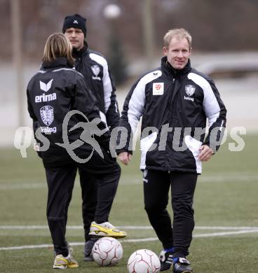 Fussball. Bundesliga. SK Austria Kaernten. Training.  Co-Trainer Roman Stary, Hannes Reinmayr, Christian Kotomisky. Moosburg, 4.1.2010.
Foto: Kuess
---
pressefotos, pressefotografie, kuess, qs, qspictures, sport, bild, bilder, bilddatenbank