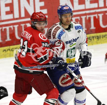 EBEL. Eishockey Bundesliga. EC Pasut VSV gegen HK Acroni Jesenice.  Michael Mike Martin (VSV), Klemen Pretnar (Jesenice). Villach, am 3.1.2010.
Foto: Kuess 


---
pressefotos, pressefotografie, kuess, qs, qspictures, sport, bild, bilder, bilddatenbank