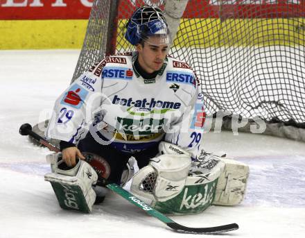 EBEL. Eishockey Bundesliga. EC Pasut VSV gegen HK Acroni Jesenice. Bernhard Starkbaum (VSV). Villach, am 3.1.2010.
Foto: Kuess 


---
pressefotos, pressefotografie, kuess, qs, qspictures, sport, bild, bilder, bilddatenbank