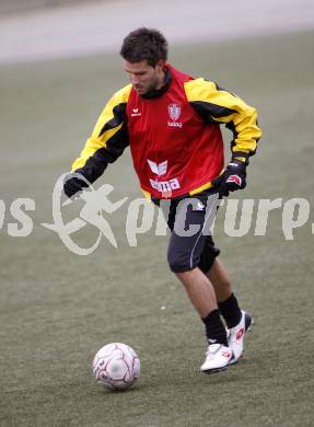 Fussball. Bundesliga. SK Austria Kaernten. Training.  Luka Elsner. Moosburg, 4.1.2010.
Foto: Kuess
---
pressefotos, pressefotografie, kuess, qs, qspictures, sport, bild, bilder, bilddatenbank