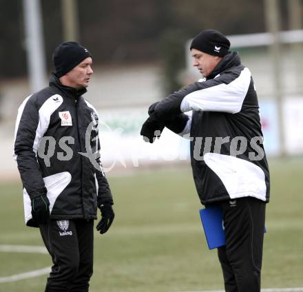 Fussball. Bundesliga. SK Austria Kaernten. Training.  Tormanntrainer Wolfgang Thun-Hohenstein, Trainer Joze Prelogar. Moosburg, 4.1.2010.
Foto: Kuess
---
pressefotos, pressefotografie, kuess, qs, qspictures, sport, bild, bilder, bilddatenbank