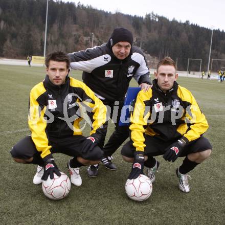 Fussball. Bundesliga. SK Austria Kaernten. Training.  Luka Elsner, Trainer Joze Prelogar, Darijo Biscan. Moosburg, 4.1.2010.
Foto: Kuess
---
pressefotos, pressefotografie, kuess, qs, qspictures, sport, bild, bilder, bilddatenbank