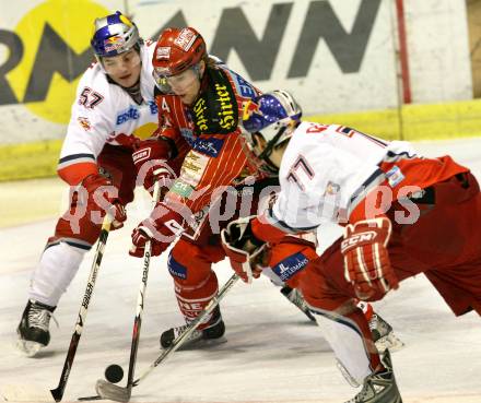 EBEL. Eishockey Bundesliga. KAC gegen  EC Red Bull Salzburg.  PIRMANN Markus (KAC),  LANZ Wilhelm, SCHWENDINGER Tobias (Salzburg). Klagenfurt, am 5.1.2010.
Foto: Kuess 

---
pressefotos, pressefotografie, kuess, qs, qspictures, sport, bild, bilder, bilddatenbank