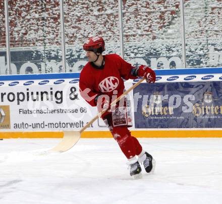 EBEL. Eishockey Bundesliga. Freiluftderby KAC gegen VSV. Training.  (KAC). Klagenfurt, am 8.1.2010.
Foto: Kuess 
---
pressefotos, pressefotografie, kuess, qs, qspictures, sport, bild, bilder, bilddatenbank