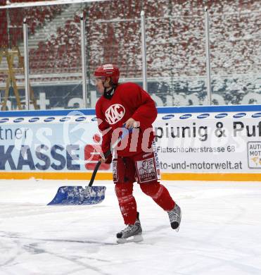 EBEL. Eishockey Bundesliga. Freiluftderby KAC gegen VSV. Training. Dieter Kalt (KAC). Klagenfurt, am 8.1.2010.
Foto: Kuess 
---
pressefotos, pressefotografie, kuess, qs, qspictures, sport, bild, bilder, bilddatenbank