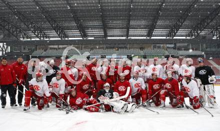 EBEL. Eishockey Bundesliga. Freiluftderby KAC gegen VSV. Training (KAC). Klagenfurt, am 8.1.2010.
Foto: Kuess 
---
pressefotos, pressefotografie, kuess, qs, qspictures, sport, bild, bilder, bilddatenbank