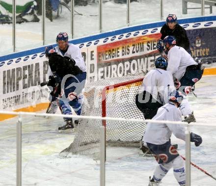 EBEL. Eishockey Bundesliga. Freiluft Derby KAC gegen VSV. Training VSV. Klagenfurt, 9.1.2009.
Foto: Kuess
---
pressefotos, pressefotografie, kuess, qs, qspictures, sport, bild, bilder, bilddatenbank