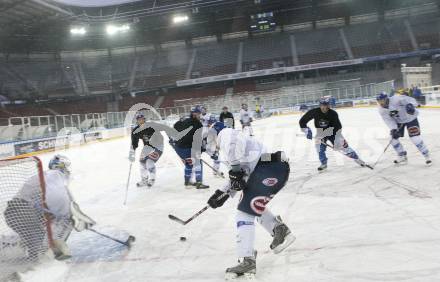 EBEL. Eishockey Bundesliga. Freiluftderby KAC gegen VSV.Training (VSV). Klagenfurt, am 8.1.2010.
Foto: Kuess 
---
pressefotos, pressefotografie, kuess, qs, qspictures, sport, bild, bilder, bilddatenbank