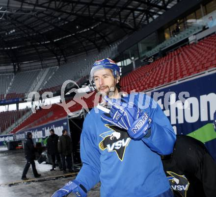 EBEL. Eishockey Bundesliga. Freiluftderby KAC gegen VSV. Training. Kiel McLeod (VSV). Klagenfurt, am 8.1.2010.
Foto: Kuess 
---
pressefotos, pressefotografie, kuess, qs, qspictures, sport, bild, bilder, bilddatenbank