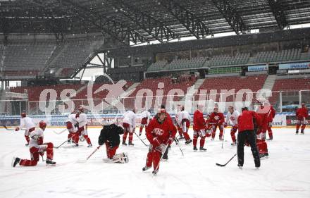 EBEL. Eishockey Bundesliga. Freiluftderby KAC gegen VSV. Training (KAC). Klagenfurt, am 8.1.2010.
Foto: Kuess 
---
pressefotos, pressefotografie, kuess, qs, qspictures, sport, bild, bilder, bilddatenbank