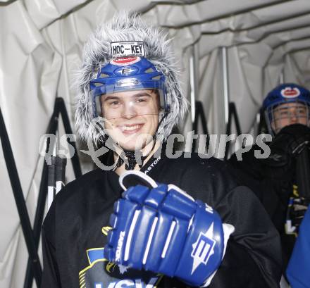 EBEL. Eishockey Bundesliga. Freiluftderby KAC gegen VSV. Training.  Andreas Kristler (KAC). Klagenfurt, am 8.1.2010.
Foto: Kuess 
---
pressefotos, pressefotografie, kuess, qs, qspictures, sport, bild, bilder, bilddatenbank