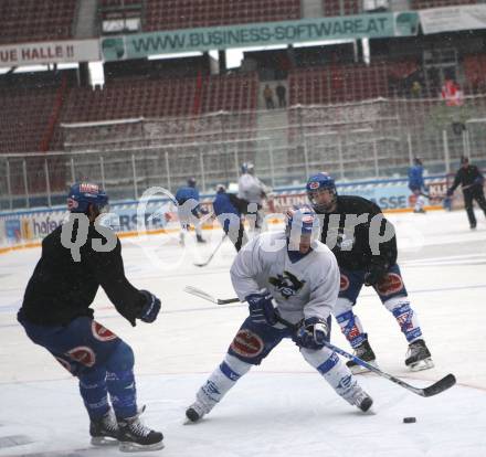 EBEL. Eishockey Bundesliga. Freiluftderby KAC gegen VSV. Training.  (VSV). Klagenfurt, am 8.1.2010.
Foto: Kuess 
---
pressefotos, pressefotografie, kuess, qs, qspictures, sport, bild, bilder, bilddatenbank