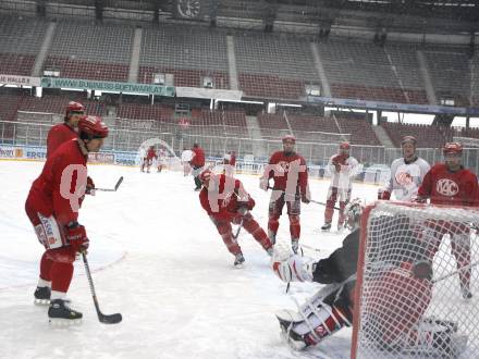 EBEL. Eishockey Bundesliga. Freiluftderby KAC gegen VSV. Training.  (KAC). Klagenfurt, am 8.1.2010.
Foto: Kuess 
---
pressefotos, pressefotografie, kuess, qs, qspictures, sport, bild, bilder, bilddatenbank